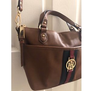 Tommy Hilfiger Bags - Tommy Hilfiger Medium Crossbody Bag Tommy Hilfiger Bags - Tommy Hilfiger Medium Crossbody Bag